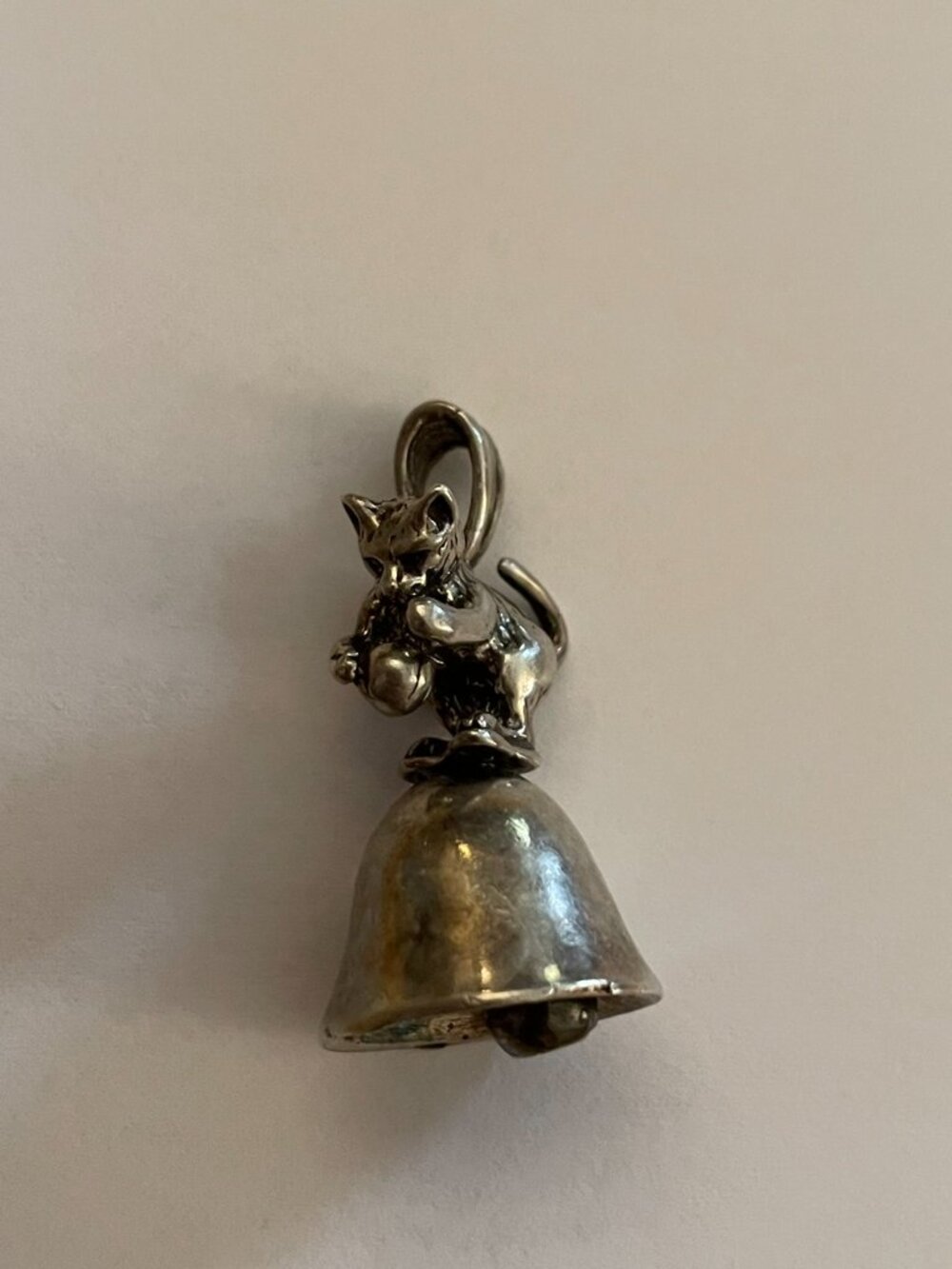Vintage Sterling Silver Handmade OOAK Cat Bell Pendant Bob Stringer Y2K $125 - Picture 2 of 12